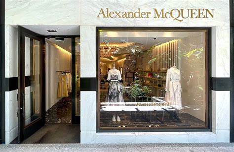 Shops with ALEXANDER McQUEEN in Rome title.